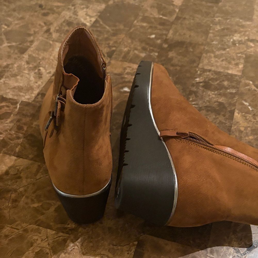 Elegant Brown Ankle Booties with Buckle Detail - Picture 4 of 5